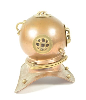 Lot 221 - VINTAGE 20TH CENTURY BRASS & COPPER DIVER'S HELMET