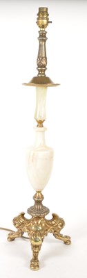 Lot 618 - EARLY 20TH CENTURY ONYX AND BRASS TABLE LAMP