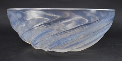 Lot 27 - RENE LALIQUE - POISSONS - EARLY 20TH CENTURY OPALESCENT GLASS CENTREPIECE BOWL