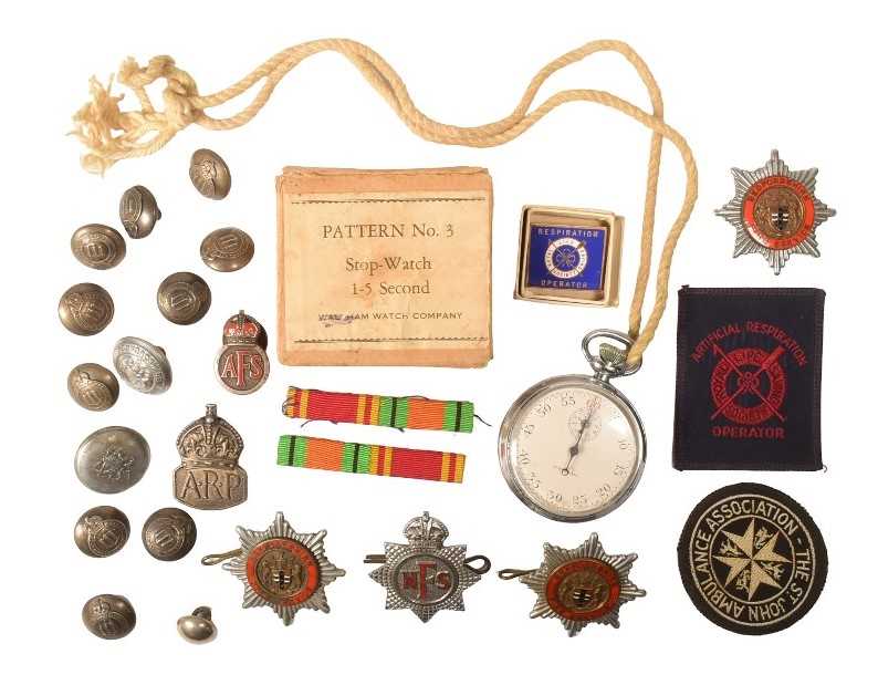 Lot 318 - COLLECTION OF ASSORTED MILITARIA
