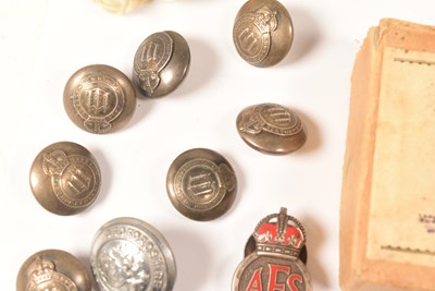 Lot 318 - COLLECTION OF ASSORTED MILITARIA
