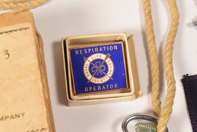 Lot 318 - COLLECTION OF ASSORTED MILITARIA