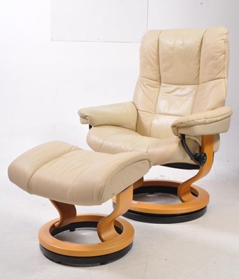 Lot 566 - EKORNES STRESSLESS - VINTAGE SWIVEL ARMCHAIR