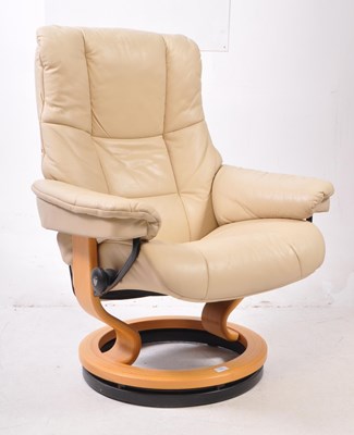 Lot 565 - EKORNES STRESSLESS - VINTAGE RECLINING SWIVEL ARMCHAIR