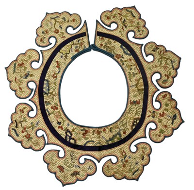 Lot 220 - REPUBLIC EMBROIDERED CLOUD COLLAR 民国 绣花云肩