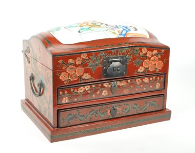 Lot 274 - EARLY 20TH VINTAGE CENTURY CHINESE RED LACQUERED JEWELLERY BOX