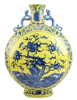 Lot 231 - QIANLONG MARKED YELLOW GROUND BLUE & WHITE MOON FLASK 乾隆款 黄地青花福寿扁瓶