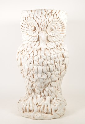 Lot 80 - LARGE 20TH CENTURY LATE ITALIAN CERAMIC OWL PLANTER / STICK STAND