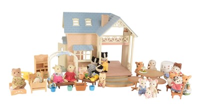 Lot 583 - SYLVANIAN FAMILIES COLLECTION OF VINTAGE FIGURES & ACCESSORIES