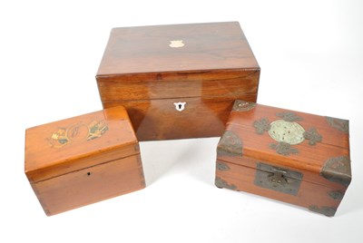 Lot 324 - THREE 19TH / EARLY 20TH CENTURY WOODEN LIDDED JEWELLERY BOXES