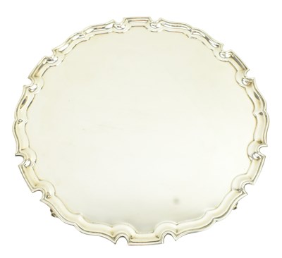 Lot 17 - 20TH CENTURY HALLMARKED SILVER SALVER TRAY 1962 LONDON
