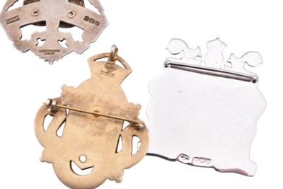 Lot 84 - A COLLECTION OF SILVER & METAL JEWELS BADGES & MEDALS