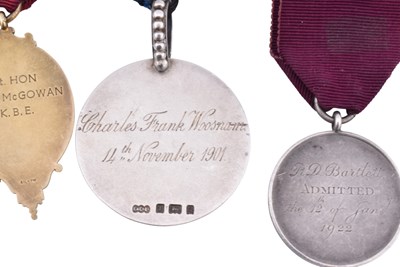 Lot 84 - A COLLECTION OF SILVER & METAL JEWELS BADGES & MEDALS