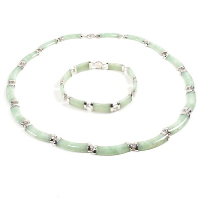 Lot 17 - 14CT WHITE GOLD JADE BRACELET & NECKLACE SUITE