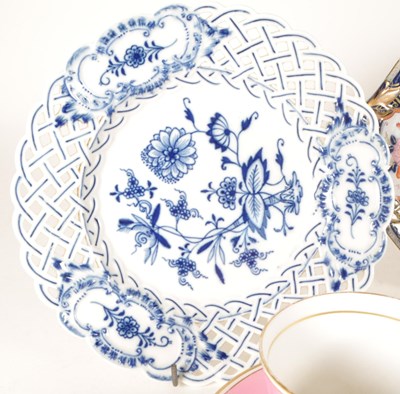 Lot 115 - COLLECTION OF 20TH CENTURY CHINA TEA CUPS, SAUCERS AND PLATES