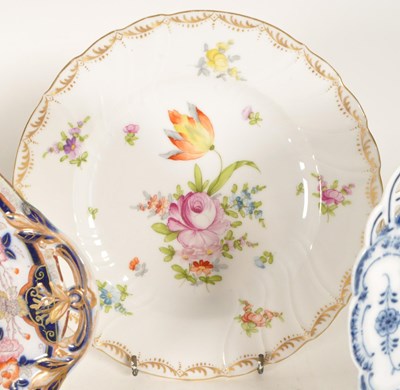 Lot 115 - COLLECTION OF 20TH CENTURY CHINA TEA CUPS, SAUCERS AND PLATES