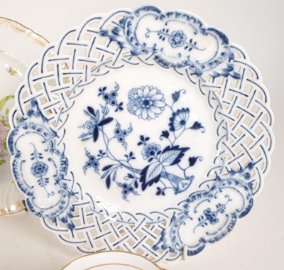 Lot 115 - COLLECTION OF 20TH CENTURY CHINA TEA CUPS, SAUCERS AND PLATES