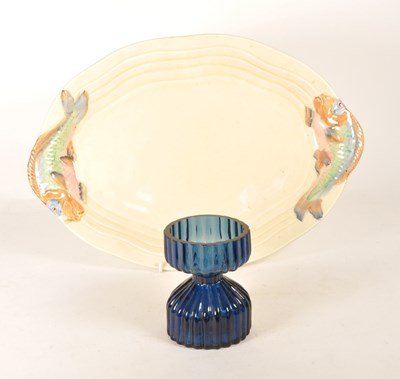 Lot 118 - 20TH CENTURY CLARICE CLIFF SERVING PLATE AND WEDGWOOD GLASS VASE