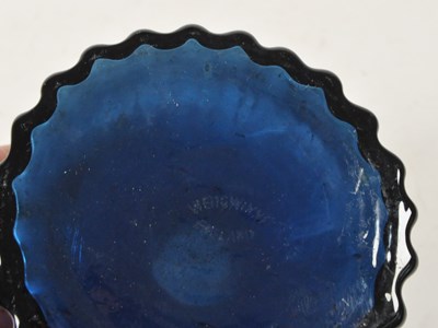 Lot 118 - 20TH CENTURY CLARICE CLIFF SERVING PLATE AND WEDGWOOD GLASS VASE