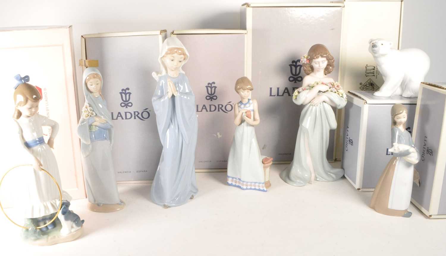 Lot 121 - LLADRO - NAO - COLLECTION OF LATE 20TH CENTURY PORCELAIN FIGURES