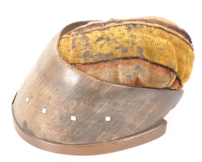 Lot 366 - NATURAL HISTORY - 20TH CENTURY VINTAGE TAXIDERMY HOOF PIN CUSHION