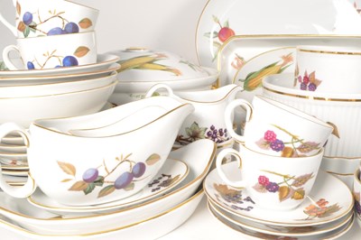 Lot 124 - ROYAL WORCESTER - EVESHAM PATTERN - LARGE DINNER TEA SERVICE