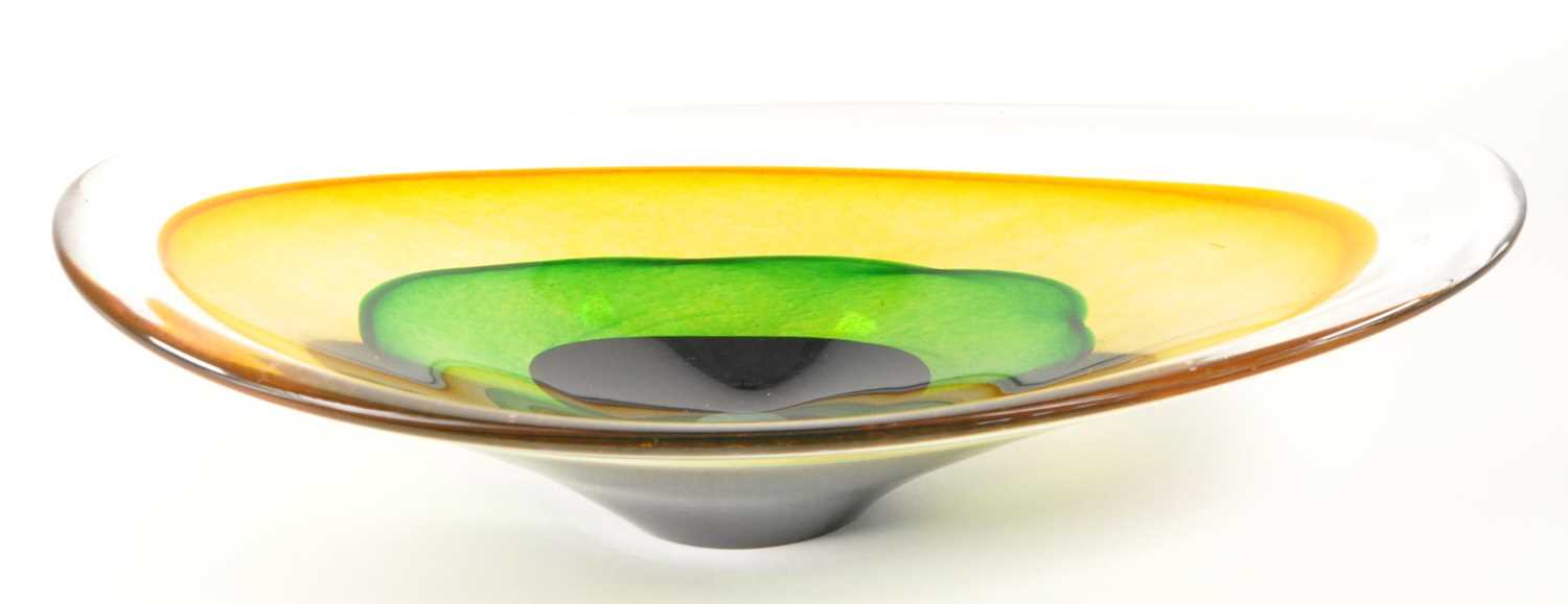 Lot 131 - 21ST CENTURY TEIGN VALLEY SATURN ART GLASS CENTREPIECE BOWL