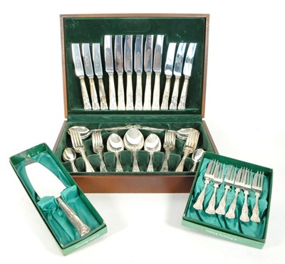 Lot 371 - 20TH CENTURY SILVER PLATED SHEFFIELD CANTEEN OF CUTLERY
