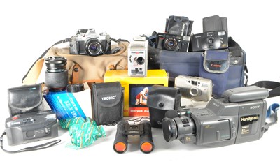 Lot 374 - COLLECTION OF LATE 20TH CENTURY FILM AND VIDEO CAMERAS