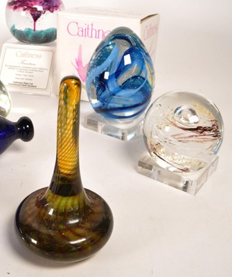 Lot 136 - COLLECTION OF LATE 20TH CENTURY STUDIO GLASS PAPERWEIGHTS