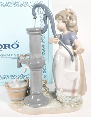 Lot 159 - LLADRO - LATE 20TH CENTURY PORCELAIN FIGURE 'SUMMER GIRL'