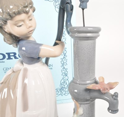 Lot 159 - LLADRO - LATE 20TH CENTURY PORCELAIN FIGURE 'SUMMER GIRL'
