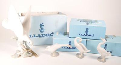 Lot 168 - LLADRO - COLLECTION OF LATE 20TH CENTURY PORCELAIN BIRD FIGURES