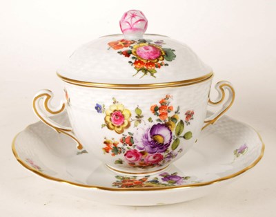 Lot 193 - HEREND, HUNGARY - VINTAGE 20TH CENTURY LIDDED JUG W/ SAUCERS