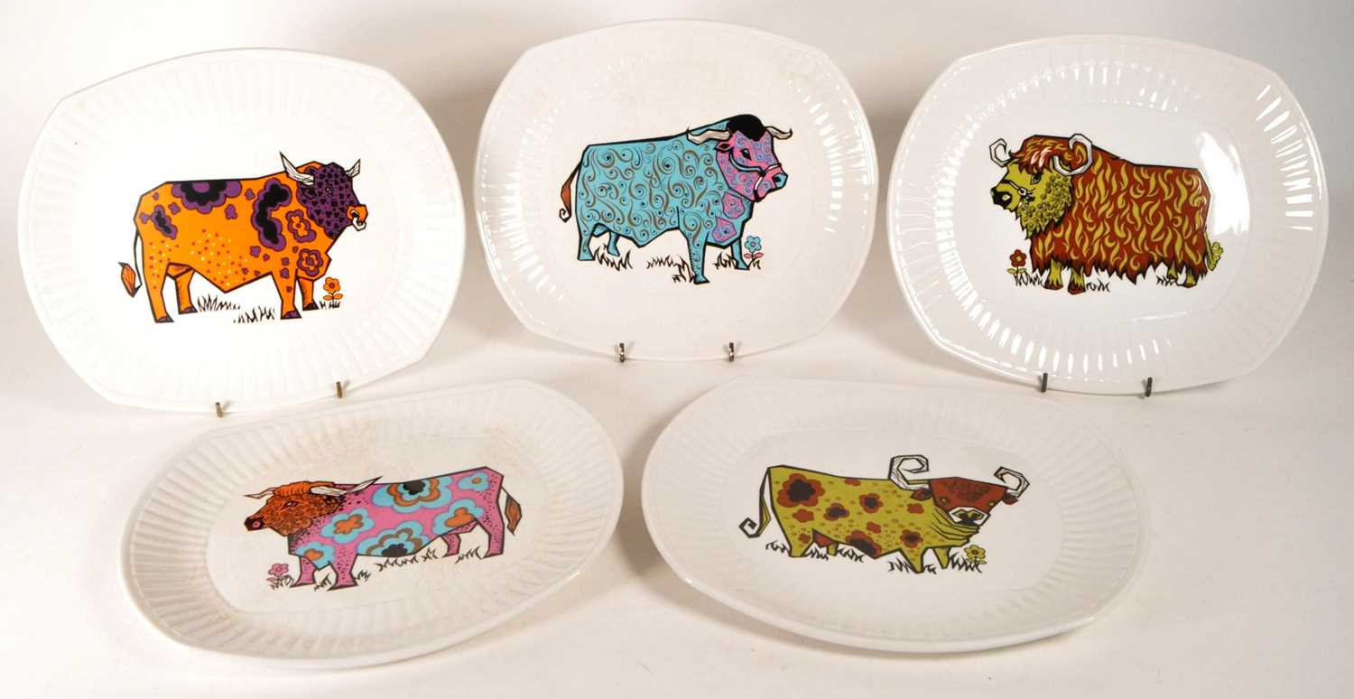 Lot 198 - ENGLISH IRONSTONE POTTERY - SIX 1970S BEEFEATER DINNER PLATES