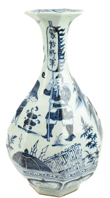 Lot 91 - A LARGE BLUE AND WHITE FACETED ‘WARRIERS'’YUHUCHUN VASE 青花 人物玉壶春瓶