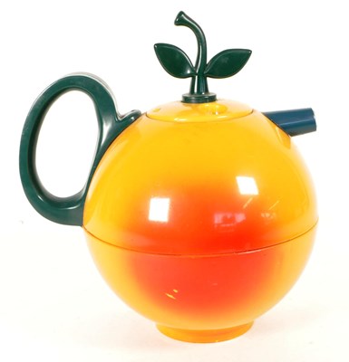 Lot 463 - COPCO - VINTAGE MID CENTURY APPLE DISPENSING TEAPOT