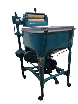 Lot 78 - VINTAGE 1930S HOTPOINT MANUAL WASHING MACHINE & INTEGRAL MANGLE