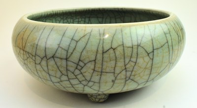 Lot 123 - LATE MING OR LATER CELADON CRACKLED GLAZED TRIPOD CENSER 晚明清初 仿哥釉香爐