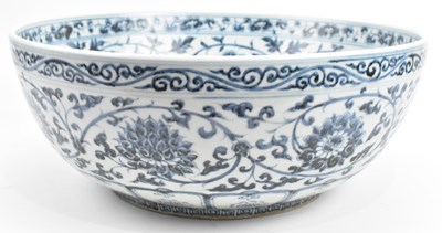 Lot 110 - AN EXTRA LARGE BLUE AND WHITE BOWL 青花缠枝莲纹大盌