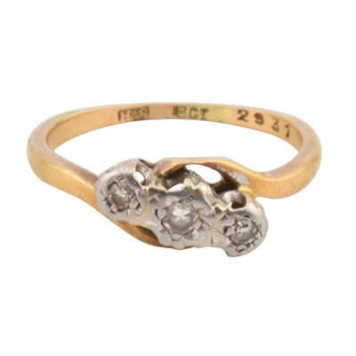 Lot 126 - 18CT GOLD & DIAMOND THREE STONE RING