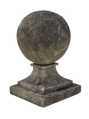 Lot 509 - ARCHITECTURAL GARDEN SALVAGE - 19TH CENTURY BATH STONE GATE FINIAL