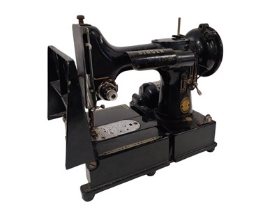 Lot 190 - SINGER FEATHERWEIGHT 222K ELECTRIC SEWING MACHINE