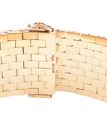 Lot 71 - HALLMARKED 9CT GOLD & SAPPHIRE ART DECO STYLE BELT BRACELET