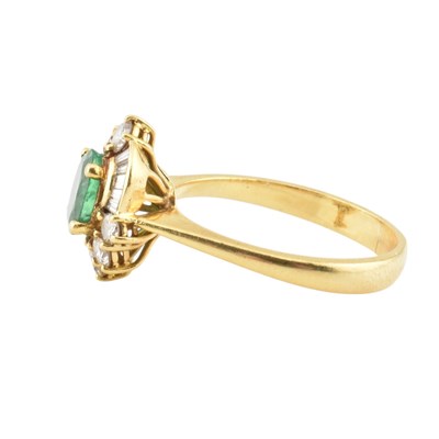 Lot 76 - 18CT GOLD EMERALD & DIAMOND CLUSTER RING