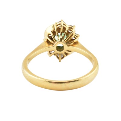 Lot 76 - 18CT GOLD EMERALD & DIAMOND CLUSTER RING