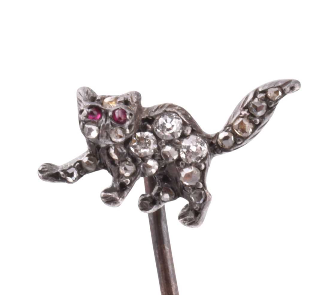 Lot 54 - 19TH CENTURY NOVELTY DIAMOND CAT STICK PIN