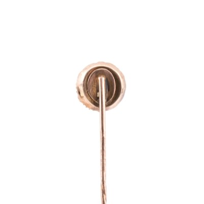 Lot 58 - A 19TH CENTURY EMERALD & PEARL CLUSTER STICK PIN