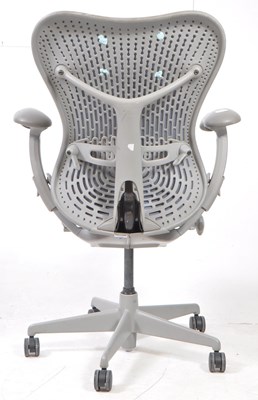 Lot 600 - HERMAN MILLER - CONTEMPORARY AERON OFFICE SWIVEL DESK CHAIR