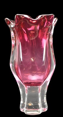 Lot 37 - JOSEF HOSPODKA FOR CHRIBSKA - VINTAGE MID CENTURY 1960S PINK LOBED GLASS CENTREPIECE VASE